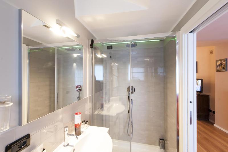 Standard Double or Twin Room image 2