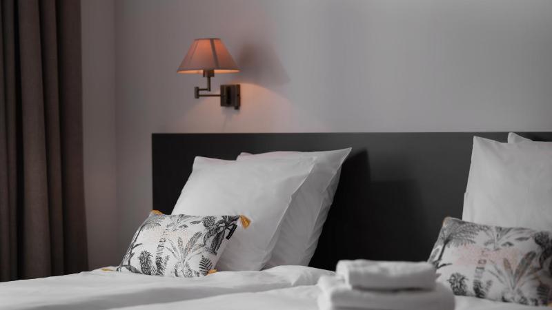 Twin Room image 4