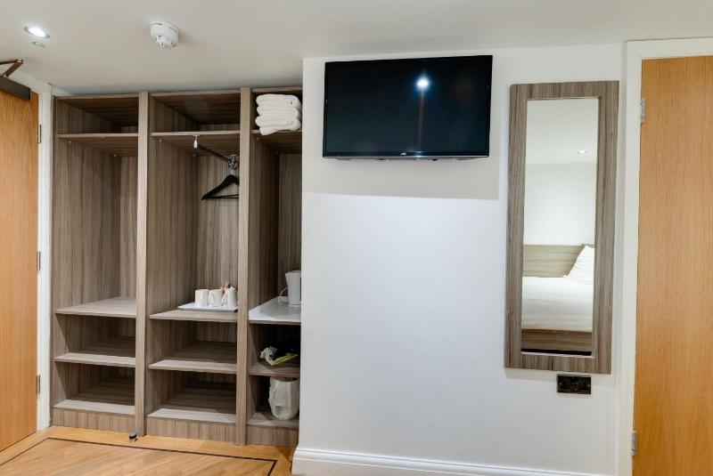 Triple Room (Without Windows) image 3