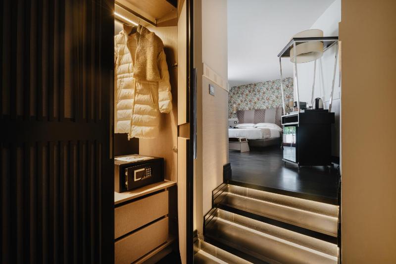 Suite (6 Adults) image 4