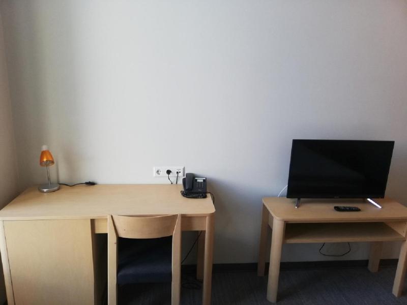 Twin Room image 4