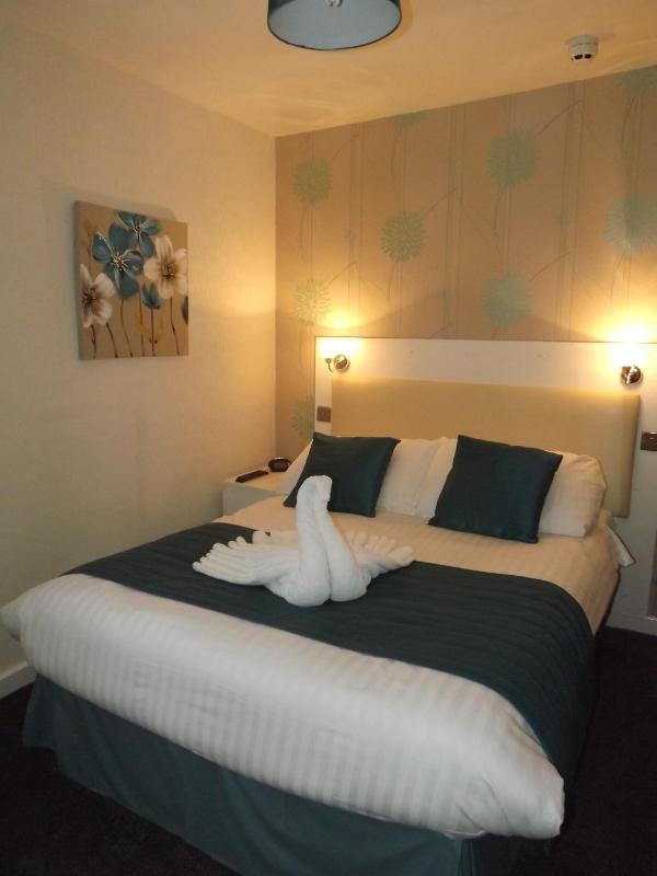 Standard Double Room image 4