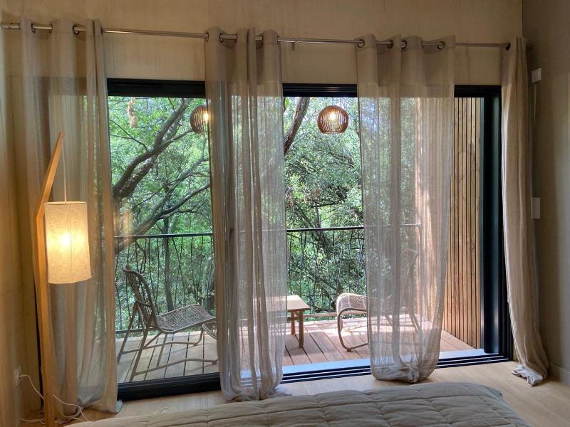 Deluxe Double Room with Balcony image 4