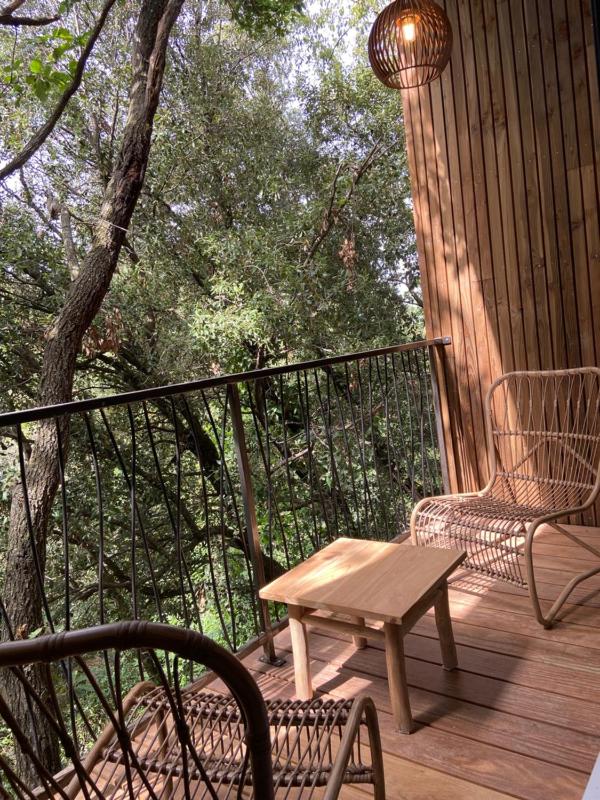 Deluxe Double Room with Balcony image 3