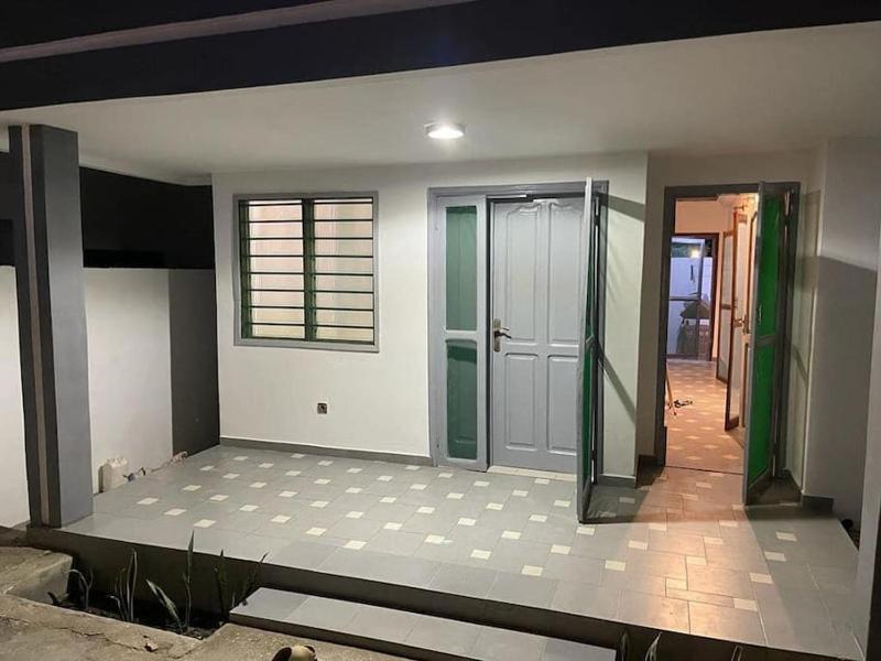 Villa meublée Cotonou fidjrosse 05 min de la plage - image 13