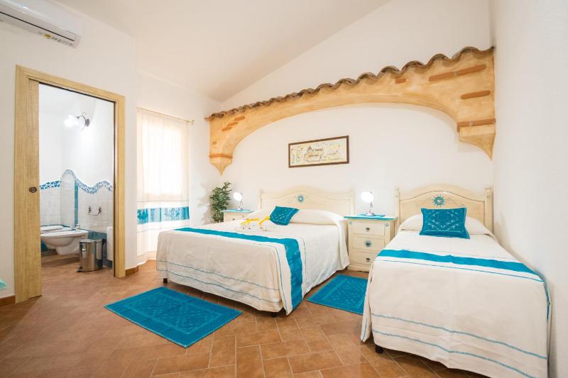 Deluxe Triple Room image 1