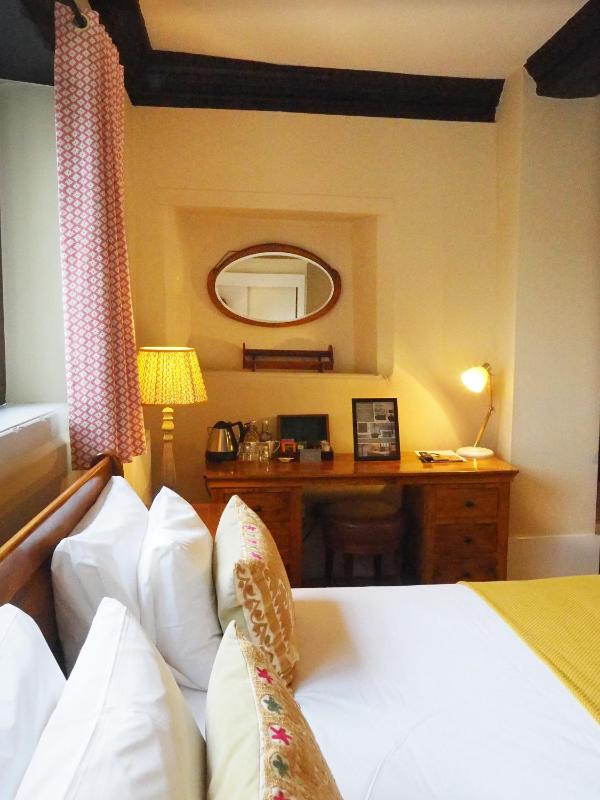 Superior King Room image 3