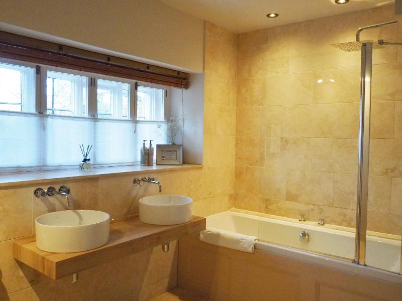 Superior King Room image 2