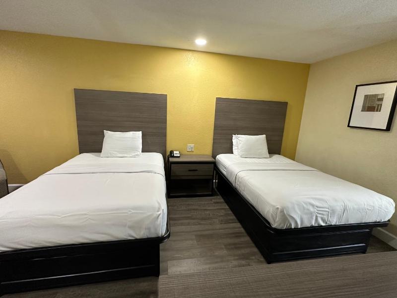 Double Room with Two Double Beds - Non-Smoking image 3