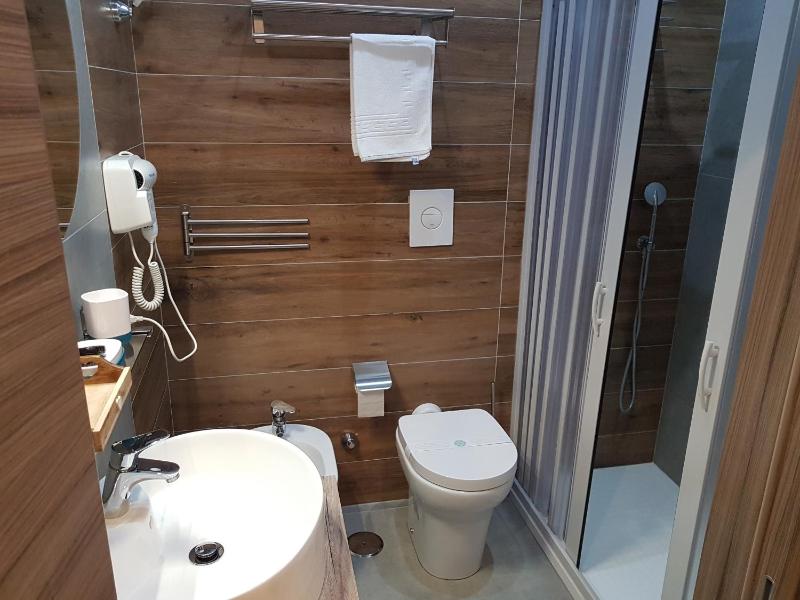 Double Room with Private External Bathroom image 4