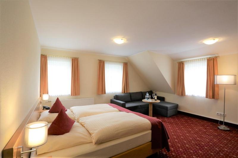 Double Room image 4