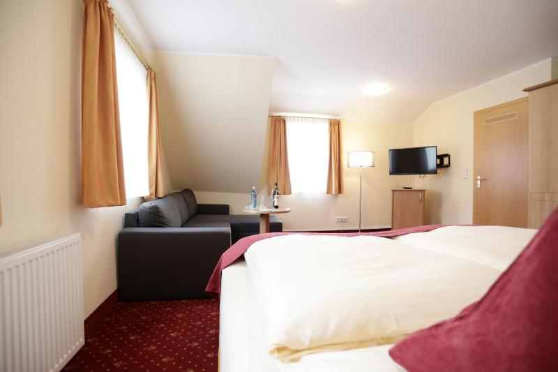 Double Room image 3