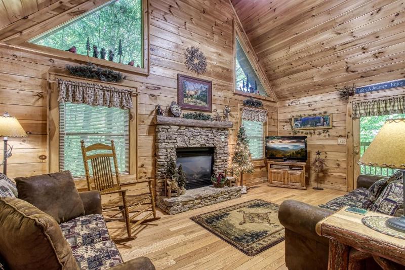 MYSTIC MOUNTAIN - GREAT LOCATION! CLOSE TO ALL THE ACTION! cabin - image 8