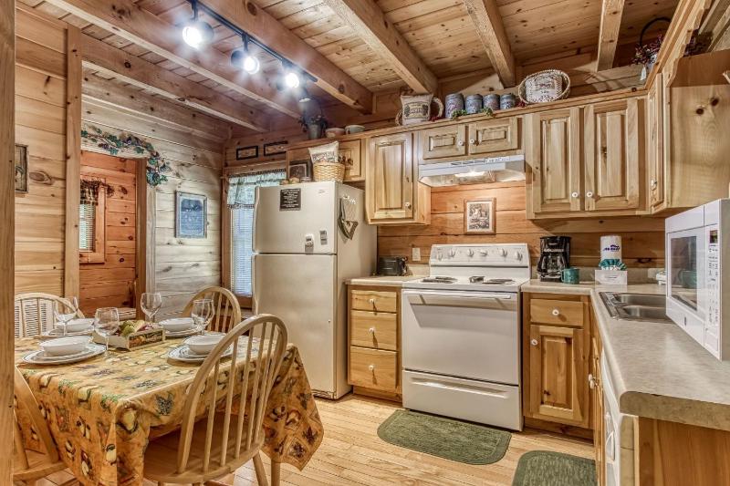 MYSTIC MOUNTAIN - GREAT LOCATION! CLOSE TO ALL THE ACTION! cabin - image 24