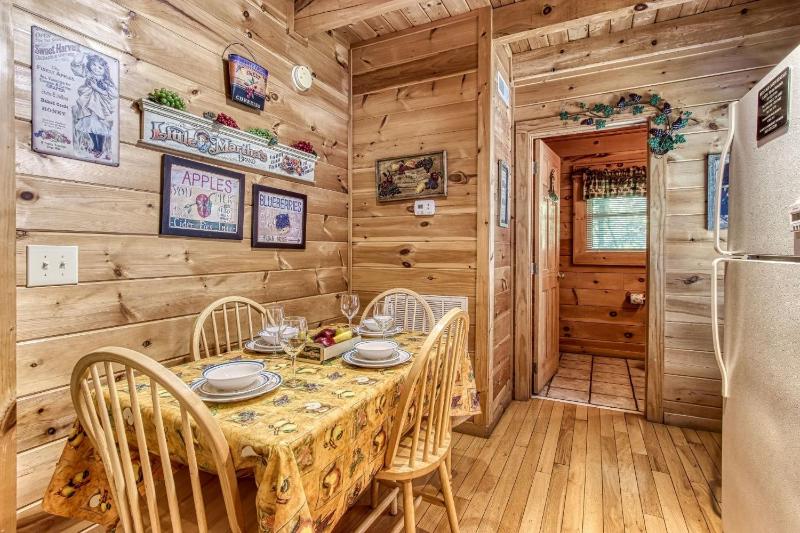 MYSTIC MOUNTAIN - GREAT LOCATION! CLOSE TO ALL THE ACTION! cabin - image 22