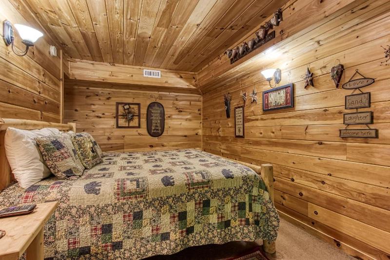 MYSTIC MOUNTAIN - GREAT LOCATION! CLOSE TO ALL THE ACTION! cabin - image 23