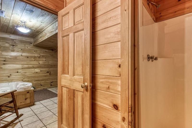 MYSTIC MOUNTAIN - GREAT LOCATION! CLOSE TO ALL THE ACTION! cabin - image 15