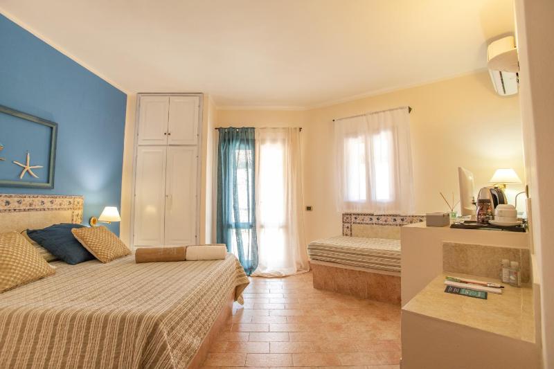 Superior Double Room with Sea View image 3