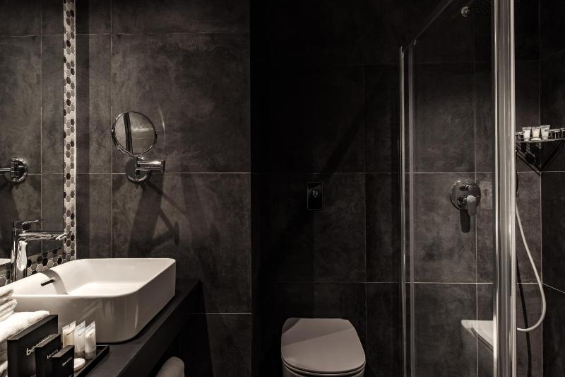 Superior Double or Twin Room image 3