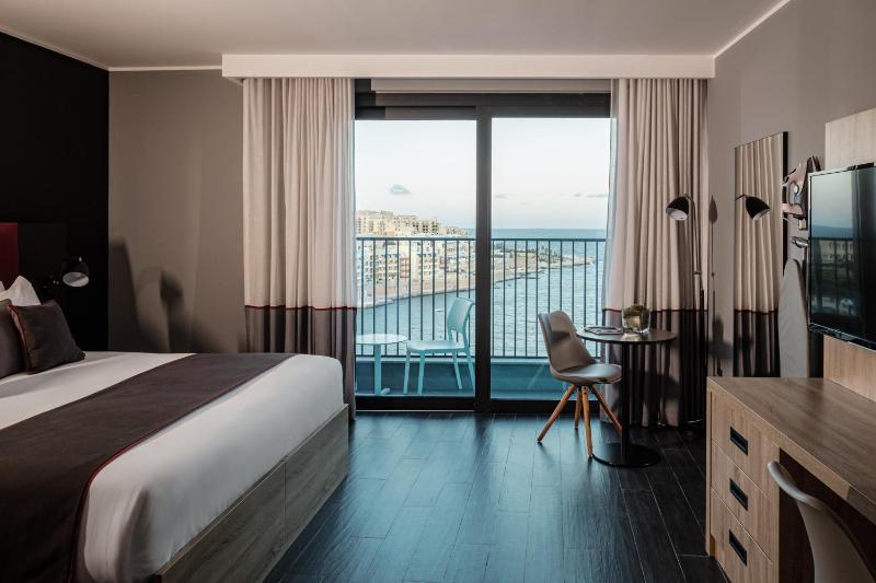 Superior Double or Twin Room with Sea View image 4