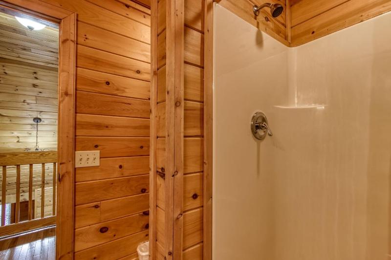 Point Of View - Spacious 2 Bedroom With a Loft Just off Glades Road cabin - image 18