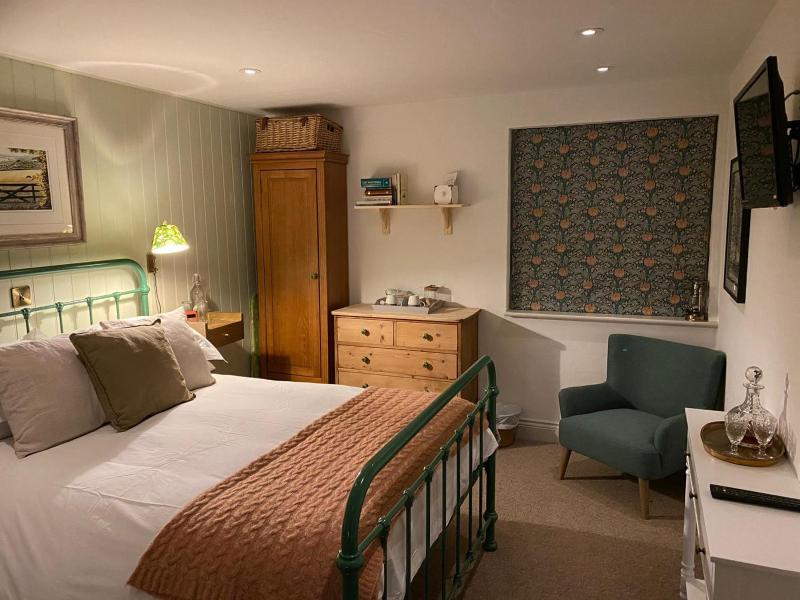 Double Room with Garden View image 3