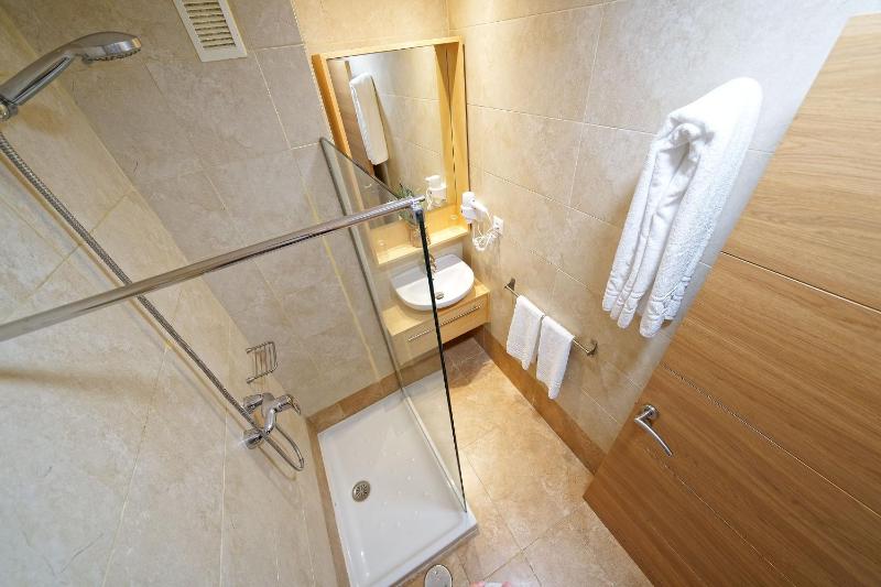 One-Bedroom Apartment with Partial Sea View image 4