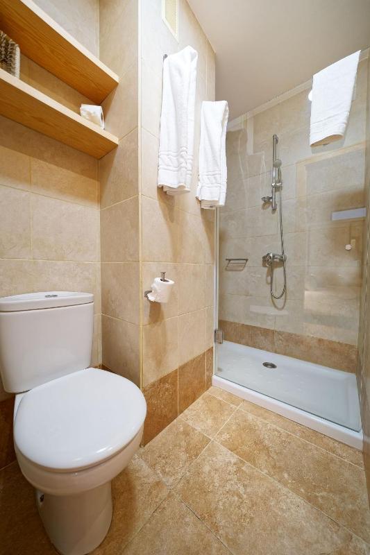 One-Bedroom Apartment with Sea View image 2