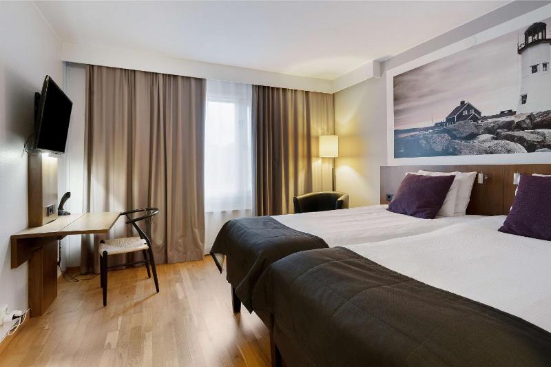 Standard Twin Room image 1