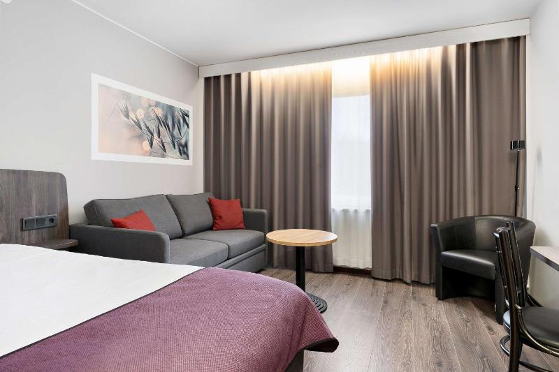 Single Room with Sofa Bed image 1