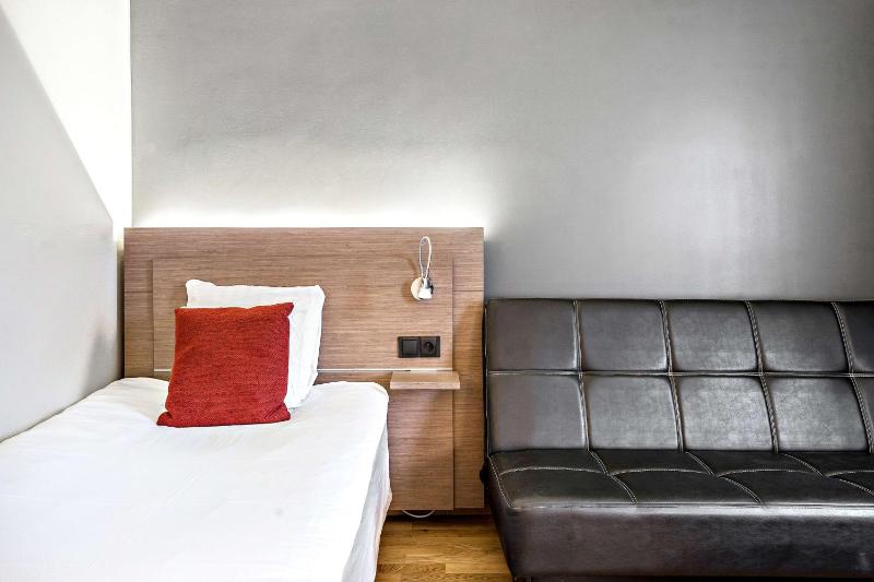 Standard Single Room image 3