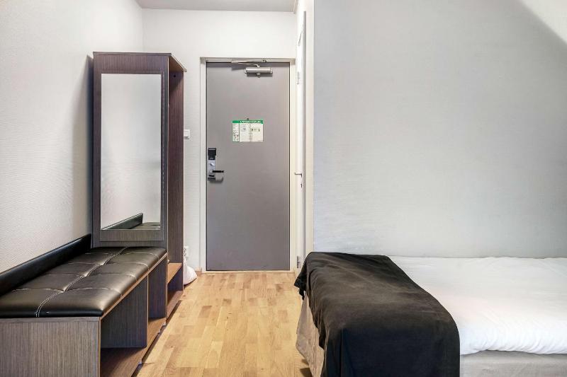 Standard Single Room image 4