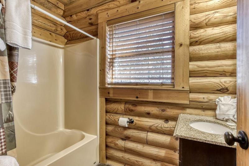 ER45 - Tin Pan Alley - Great location Just across from swimming pool! cabin - image 26