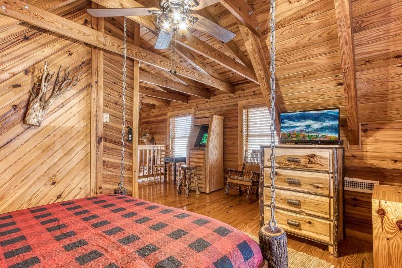 ER45 - Tin Pan Alley - Great location Just across from swimming pool! cabin - image 24