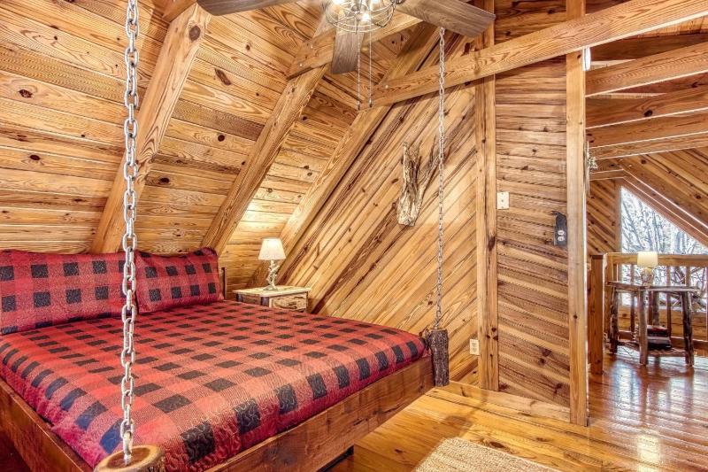 ER45 - Tin Pan Alley - Great location Just across from swimming pool! cabin - image 3