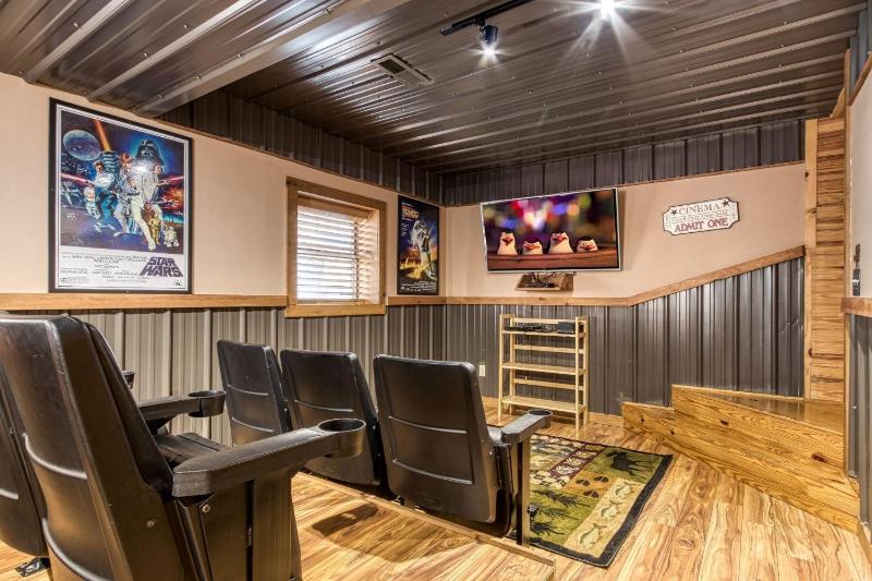 ER45 - Tin Pan Alley - Great location Just across from swimming pool! cabin - image 35