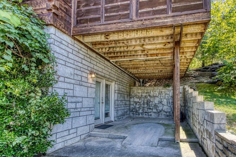 Five-Bedroom House image 3