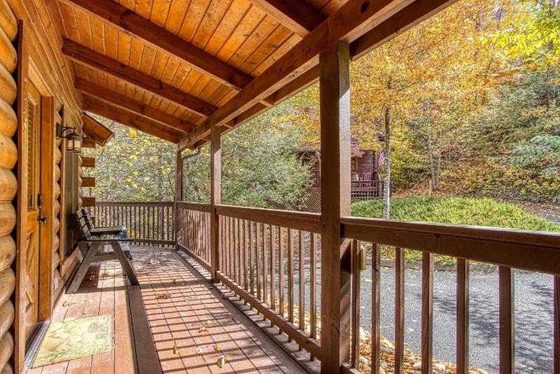 Cuddlin' Up Er209 - Luxury At Its Finest And Location That Can't Be Beat! cabin - image 39