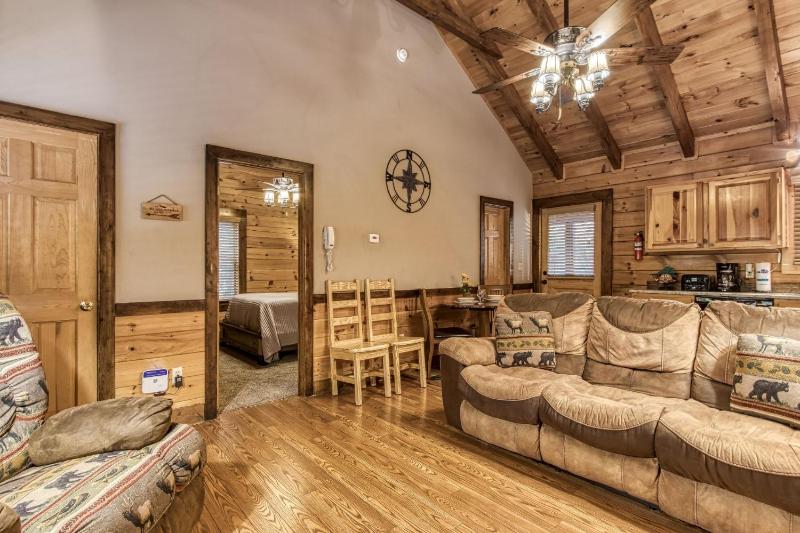 Cuddlin' Up Er209 - Luxury At Its Finest And Location That Can't Be Beat! cabin - image 12
