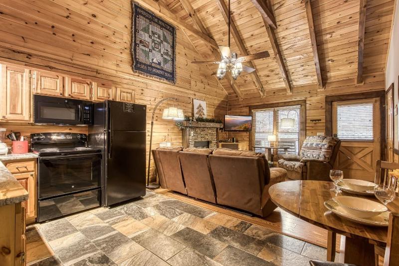 Cuddlin' Up Er209 - Luxury At Its Finest And Location That Can't Be Beat! cabin - image 25