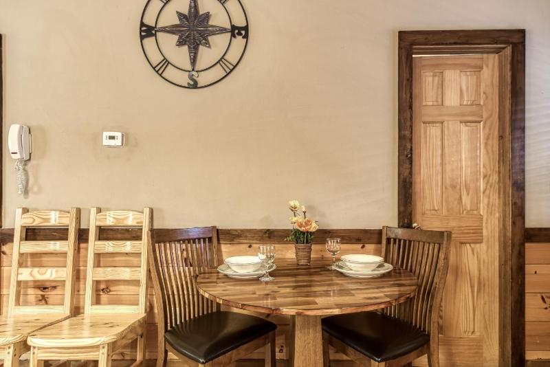Cuddlin' Up Er209 - Luxury At Its Finest And Location That Can't Be Beat! cabin - image 31