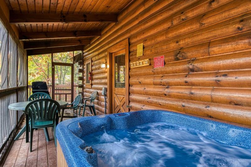 Cuddlin' Up Er209 - Luxury At Its Finest And Location That Can't Be Beat! cabin - image 13