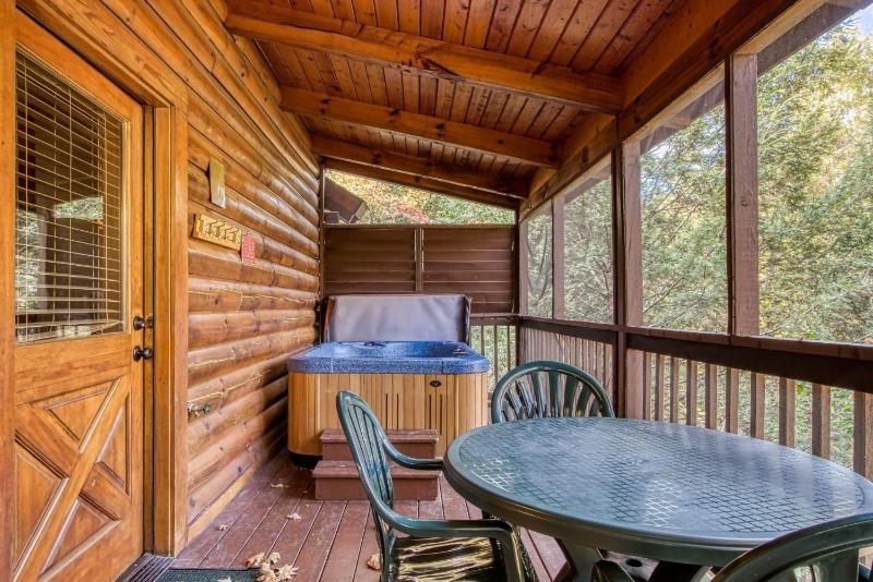 Cuddlin' Up Er209 - Luxury At Its Finest And Location That Can't Be Beat! cabin - image 33