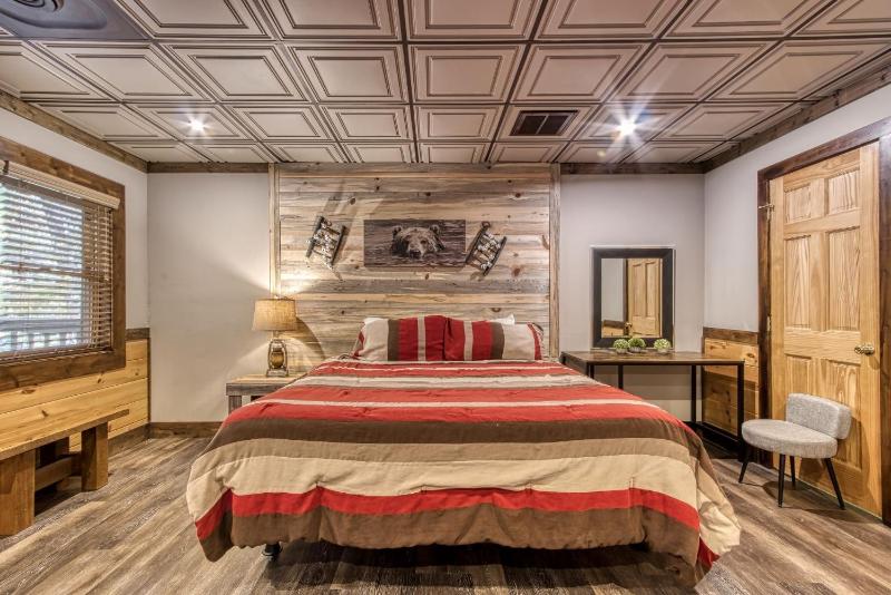 Cuddlin' Up Er209 - Luxury At Its Finest And Location That Can't Be Beat! cabin - image 8