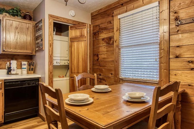 ER15 - A Bears Life Great location - Close to town! cabin - image 10