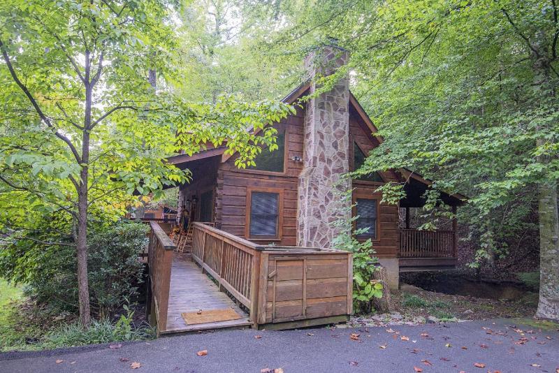 ER51 - Natures Grace Retreat - Great location Close to all the action! cabin - image 28