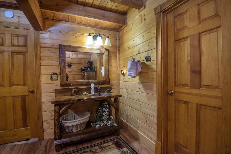 ER51 - Natures Grace Retreat - Great location Close to all the action! cabin - image 27