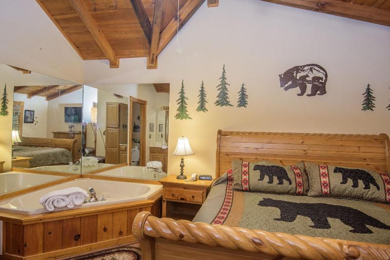 ER51 - Natures Grace Retreat - Great location Close to all the action! cabin - image 19