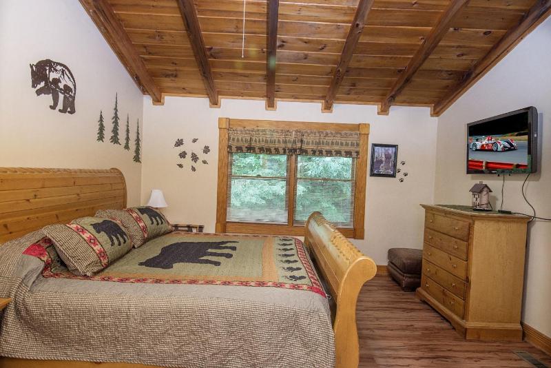 ER51 - Natures Grace Retreat - Great location Close to all the action! cabin - image 29