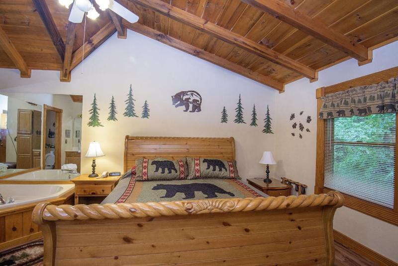ER51 - Natures Grace Retreat - Great location Close to all the action! cabin - image 8